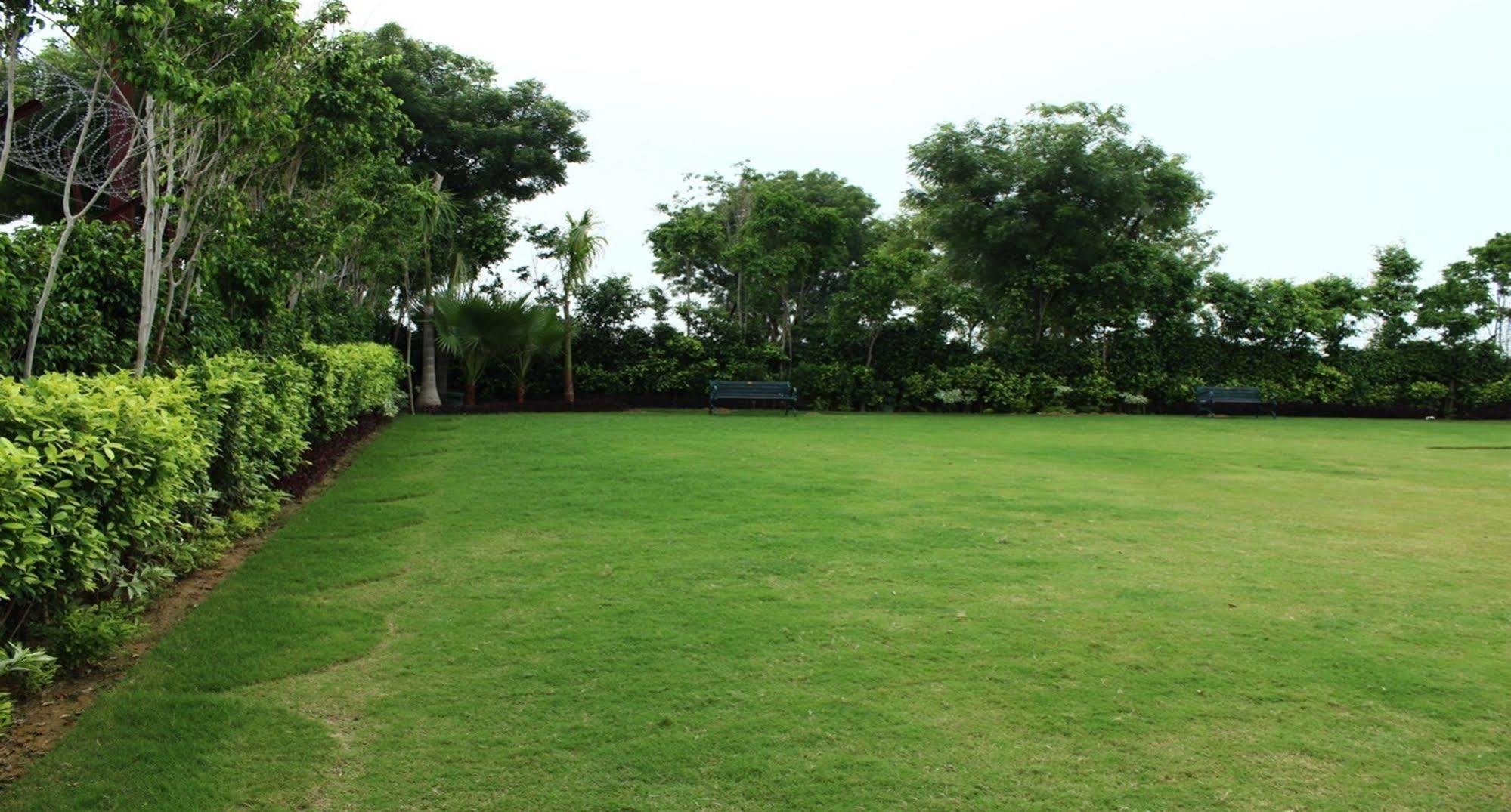 Hotel Nidhivan Sarovar Portico Vrindāvan Exterior foto